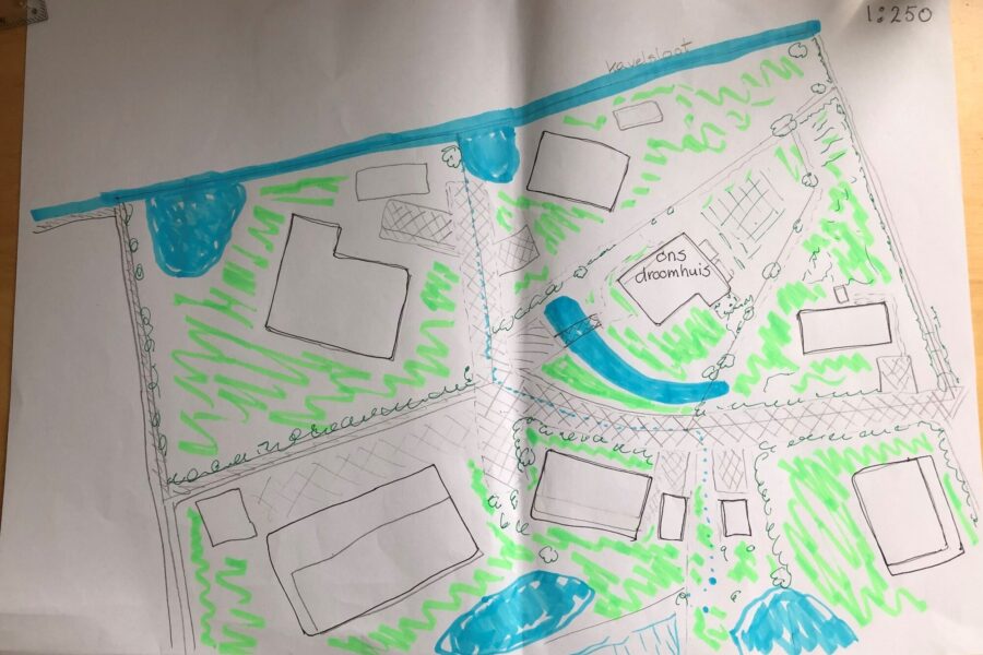 Tekenopdracht voor inwoners om eigen kavel en omringende kavels te tekenen inclusief waterwegen